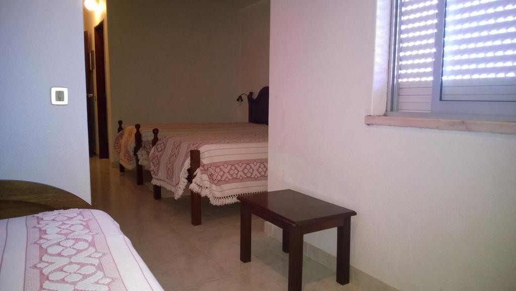 Residencial Gabriel Hotel Santiago do Cacem Bilik gambar